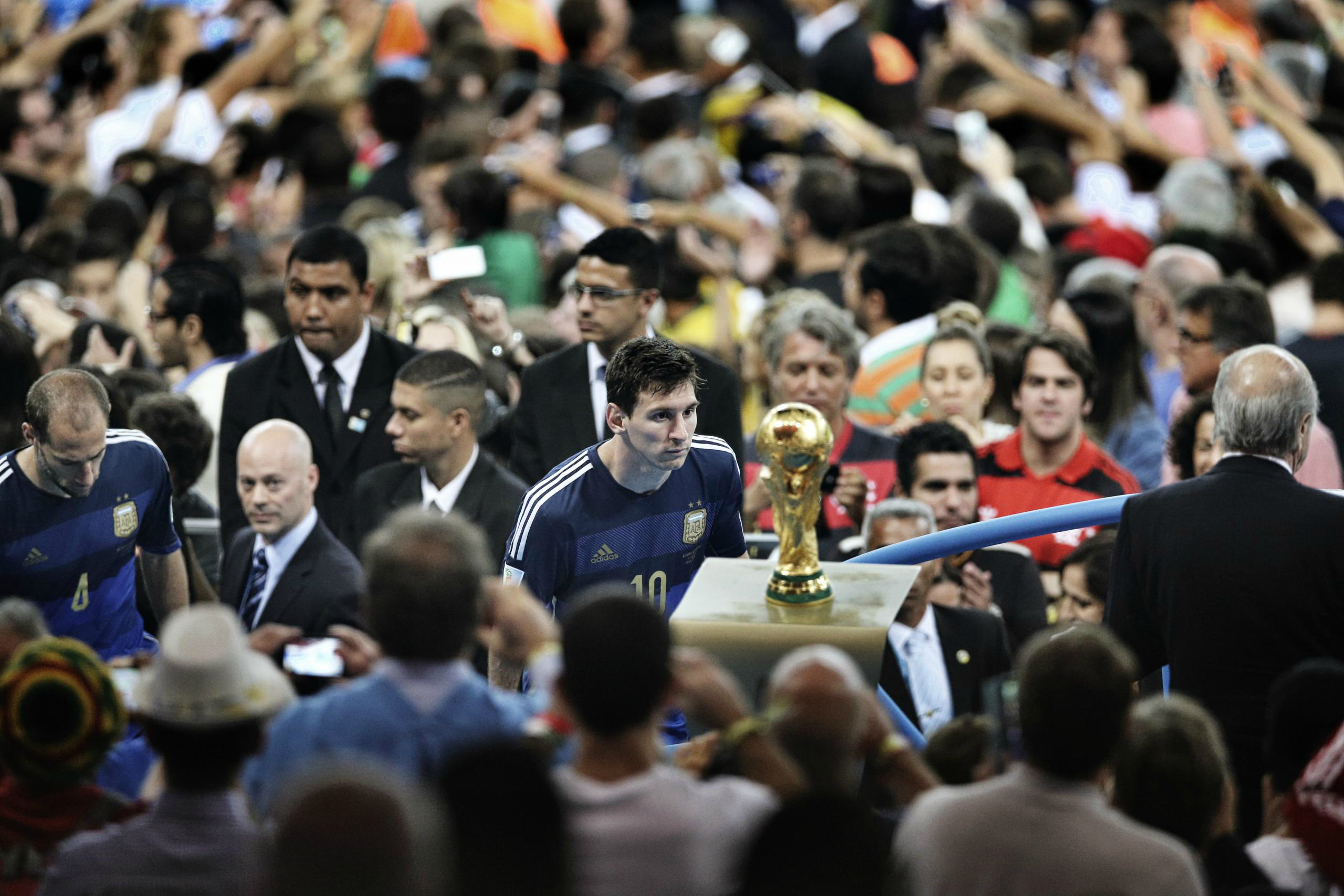 里奥·梅西-2014年世界杯决赛阿根廷高清壁纸预览 | 10wallpaper.com