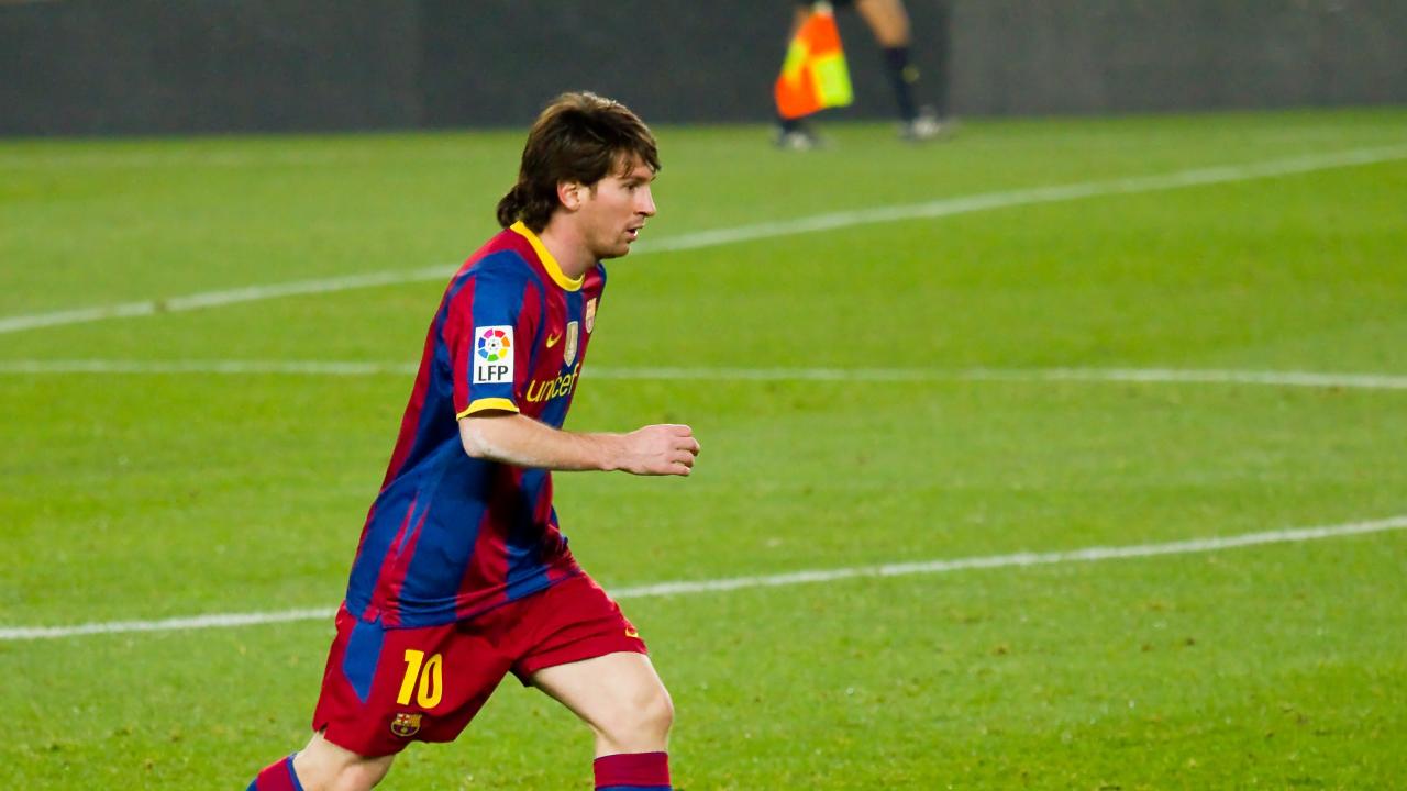 lionel-messi-dribbling-tips-how-to-play-like-messi-part-1-sport