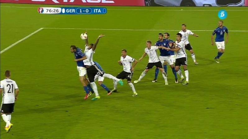Jerome Boateng handball vs. Italy