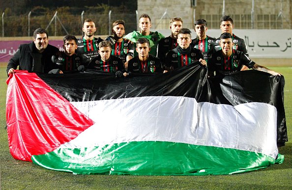 Deportivo Palestino displays the Palestinian flag