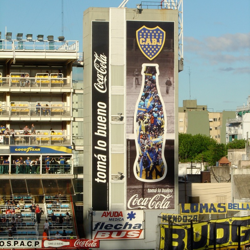 A Coca-Cola ad without any red, due to the fact that red is the color of Boca Juniors arch-rival