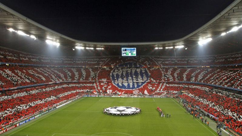 pictures of amazing stadiums, Allianz Arena giant emblem