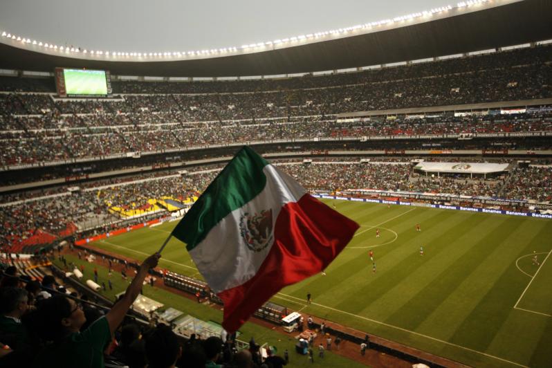 pictures of amazing stadiums, estadio azteca flag
