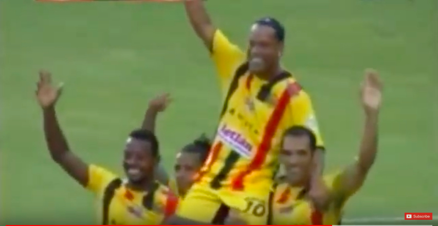 Ronaldinho Displays God Like Link Up Play During Friendly In Honduras