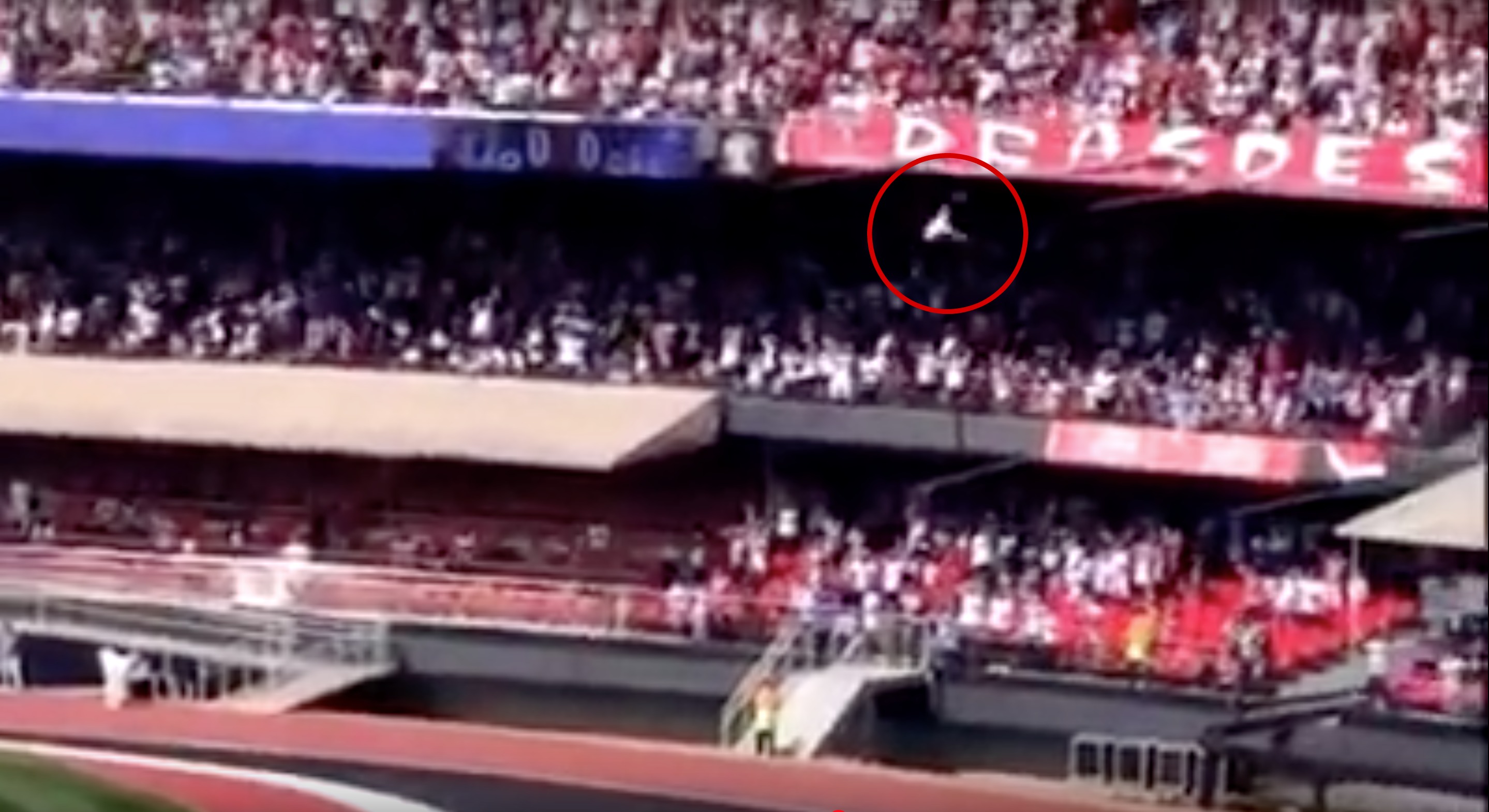 Terrifying Video São Paulo Fan Falls From Upper Deck