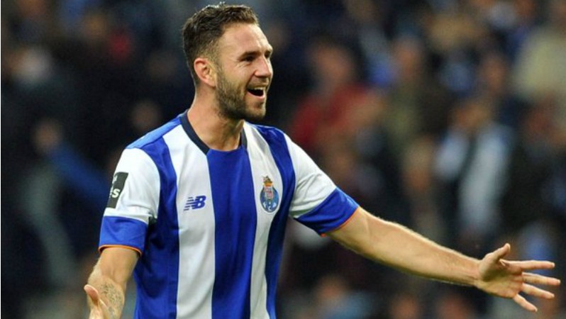 Miguel Layun Is Becoming A Leader At Porto