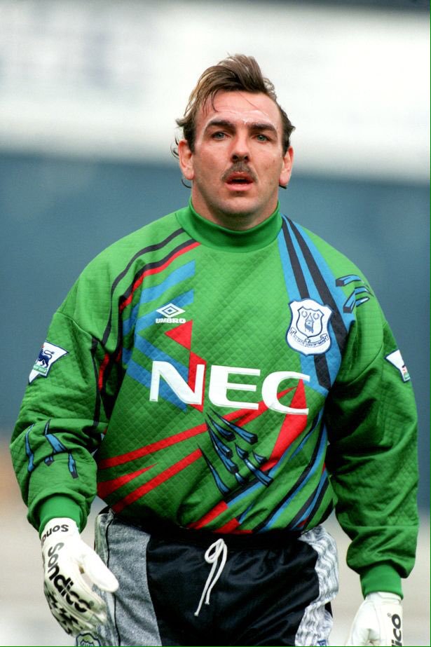 Neville Southall вратарь