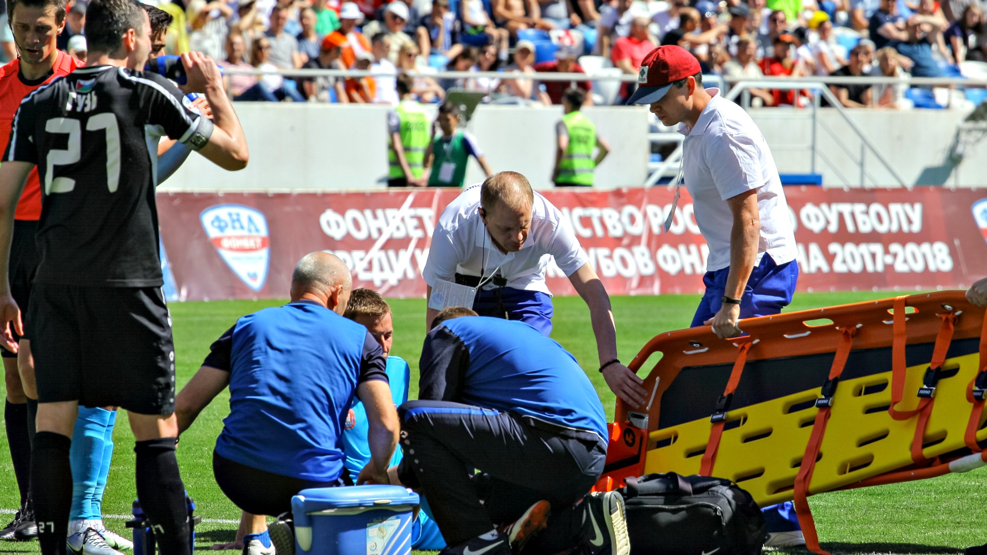 preventing-soccer-knee-injuries-with-static-and-dynamic-stretching