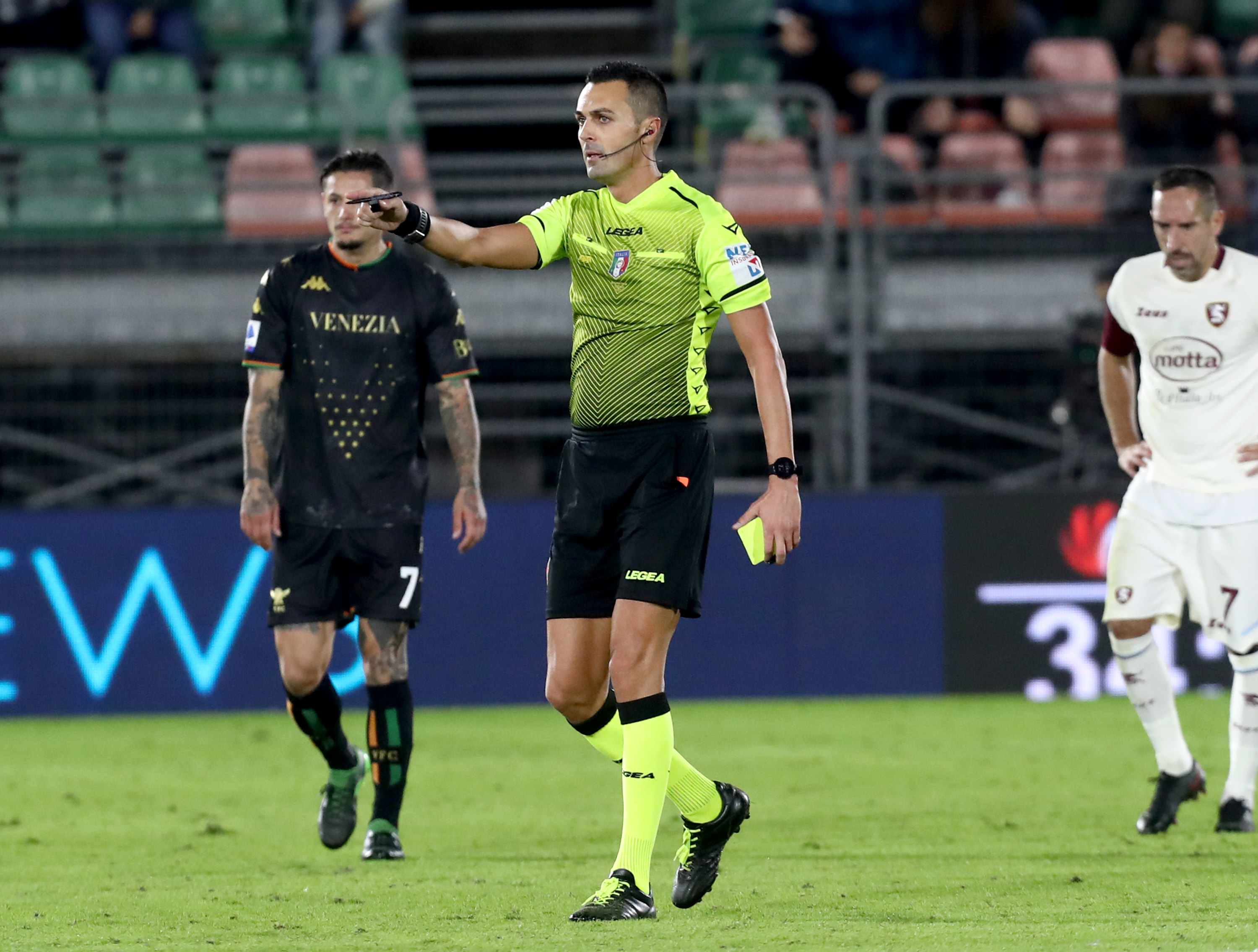 Lo sconcertante cartellino rosso del Venezia riaccende le voci sulle partite truccate di Serie A