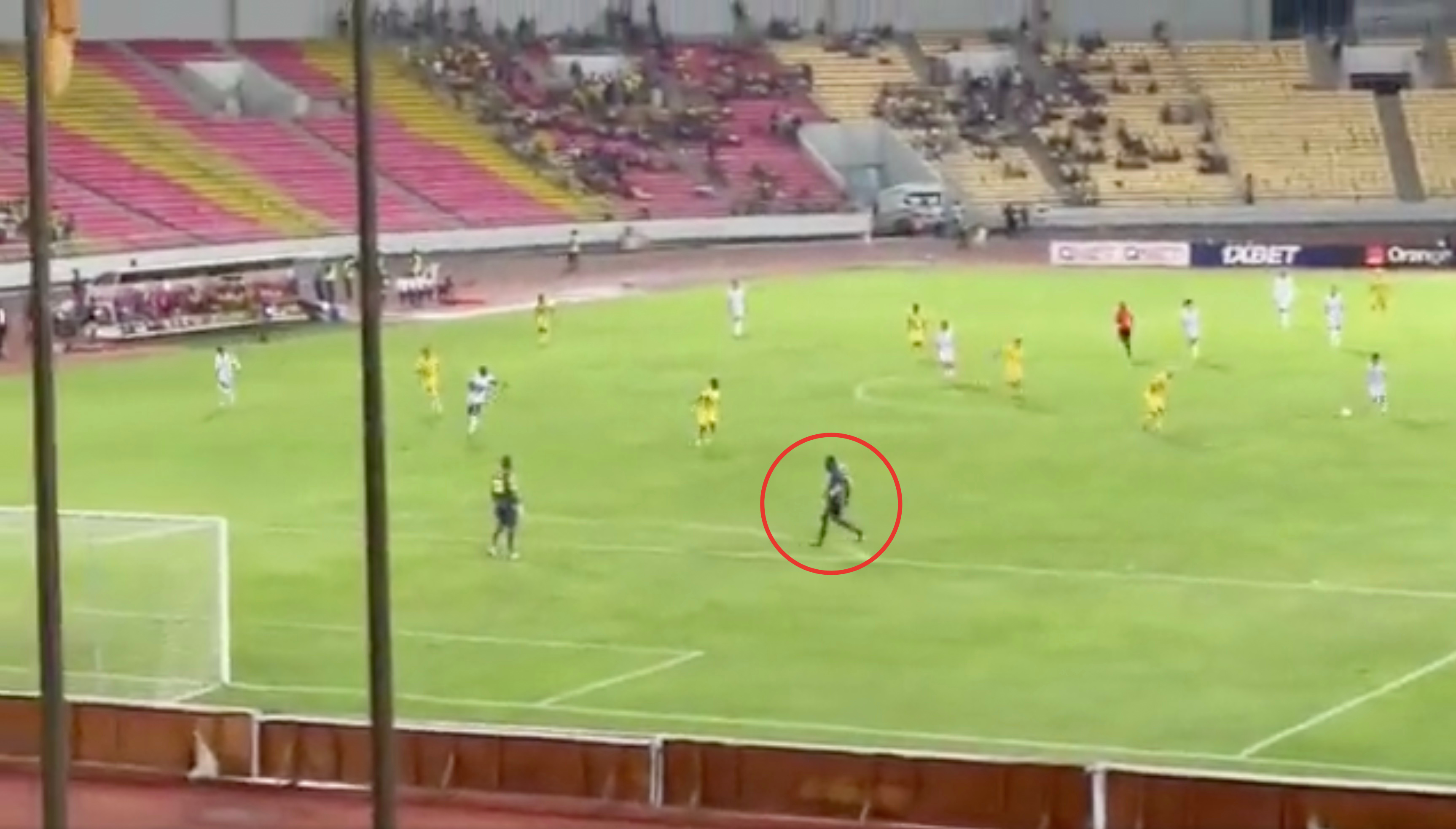 Fan assaults goalkeeper during African Champions League game | The18