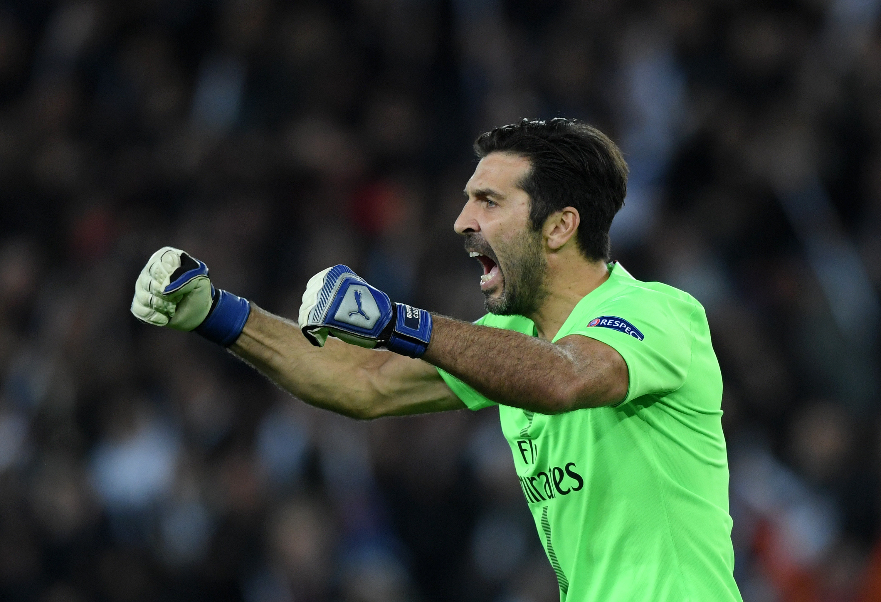 How Is Buffon Doing At Psg Club Wants To Extend Contract A Year