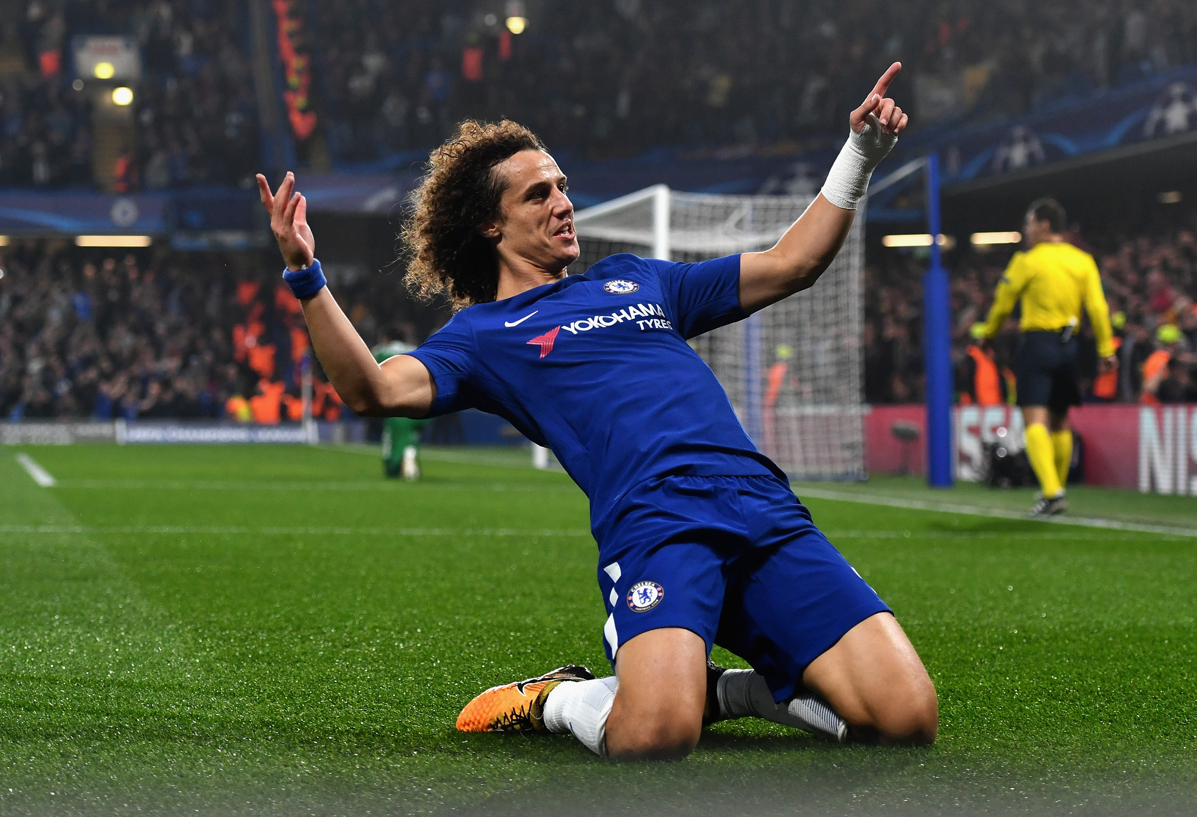 David luiz. Защитник Челси Давид Луис. Давид Луиз Челси 2019. Дэвид Льюис футболист.