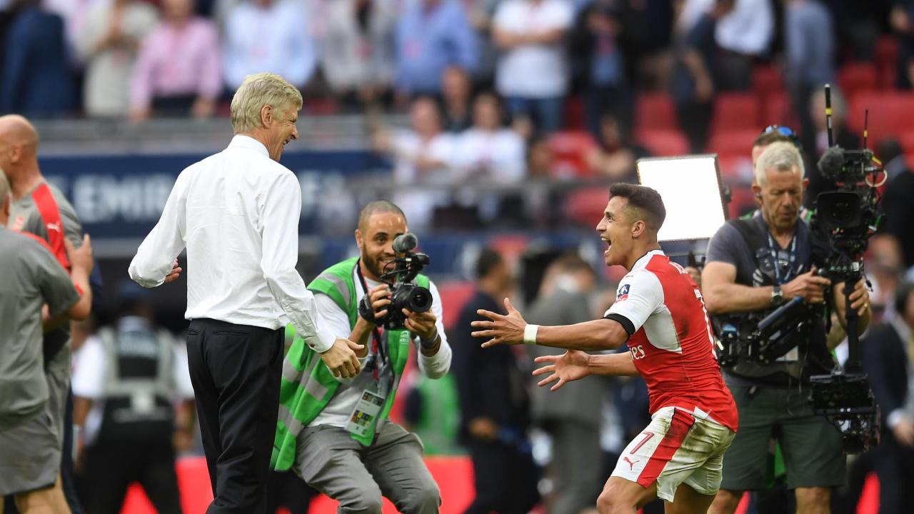 Arsene Wenger and Alexis Sanchez celebrate FA Cup victory 