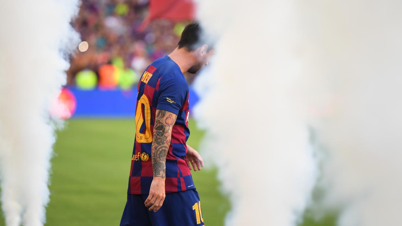 Leo Messi Takes The Pitch Before Barça Friendly vs. Arsenal