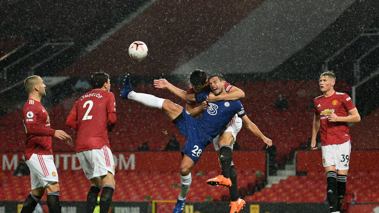 Harry Maguire Challenge Vs Chelsea Somehow Not Called A Foul