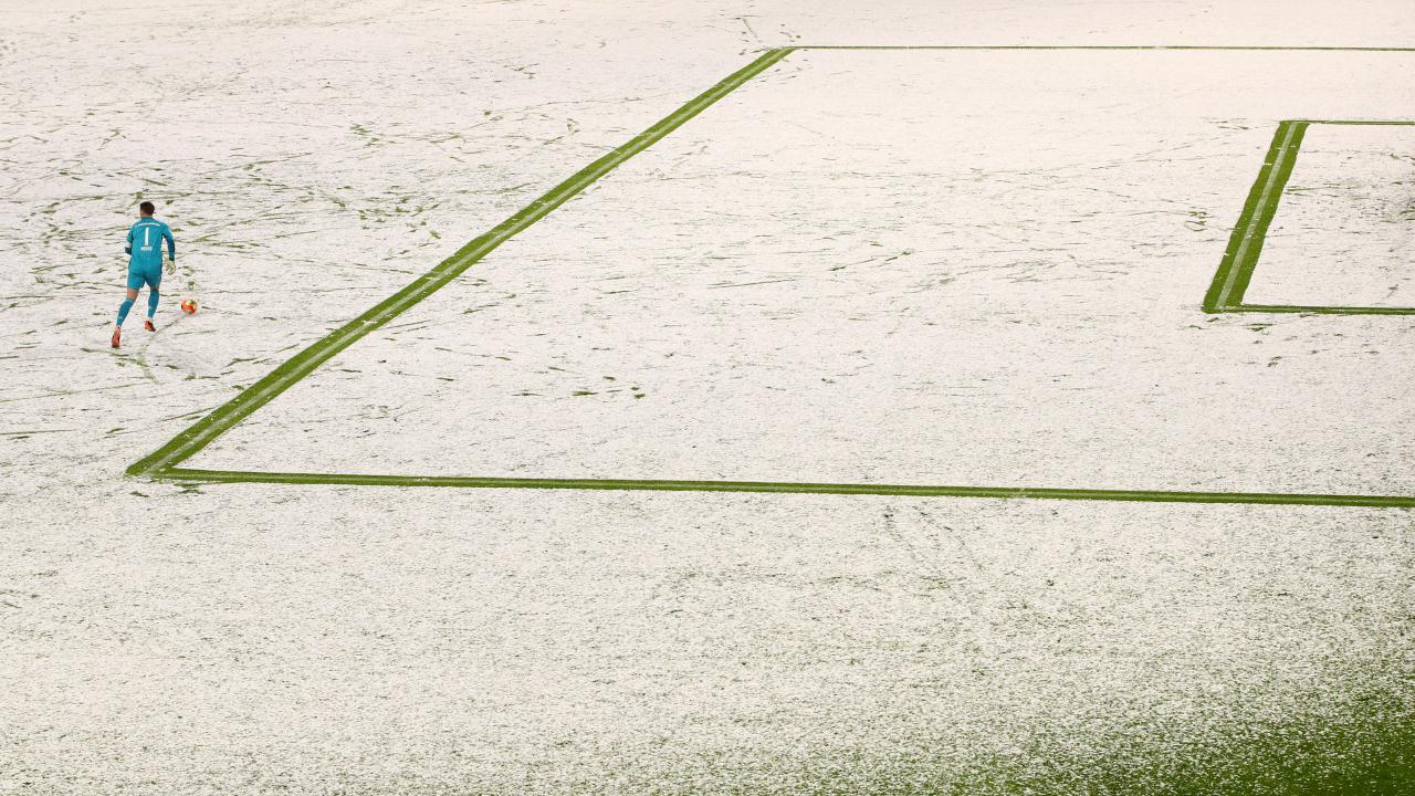 Manuel Neuer playing in the snow.