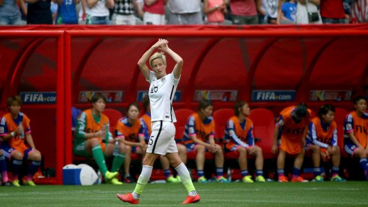 Megan Rapinoe Kneels During National Anthem In Support Of Colin Kaepernick The18 