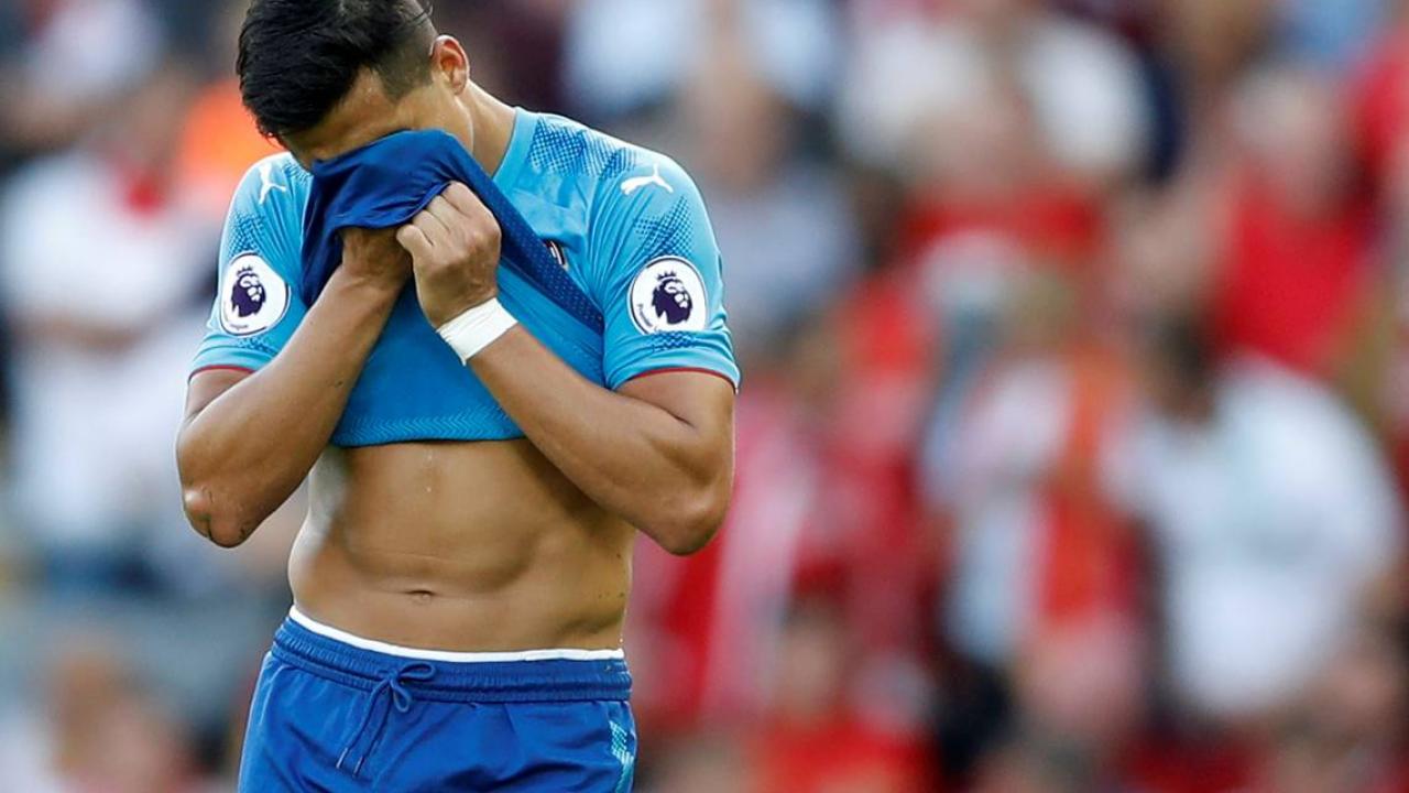 Alexis Sanchez Is Fat And Tens Of Thousands Want Him To Split Up With His Girlfriend