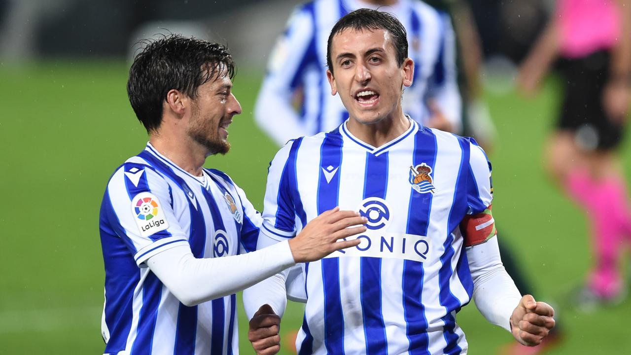 David Silva Provides Two Stunning Assists To Keep Real Sociedad Top Of ...