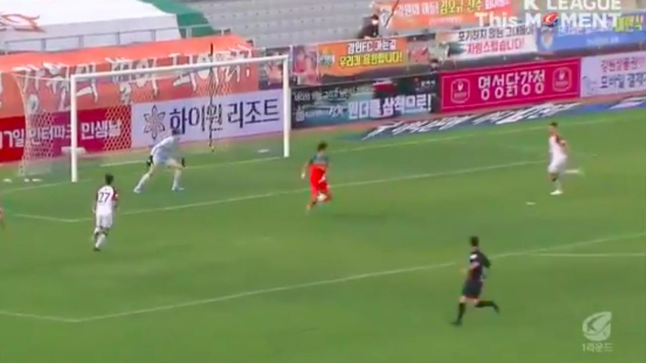 2020 K League Soccer Highlights: Incredible Backheel Goal By Cho Jae-Wan