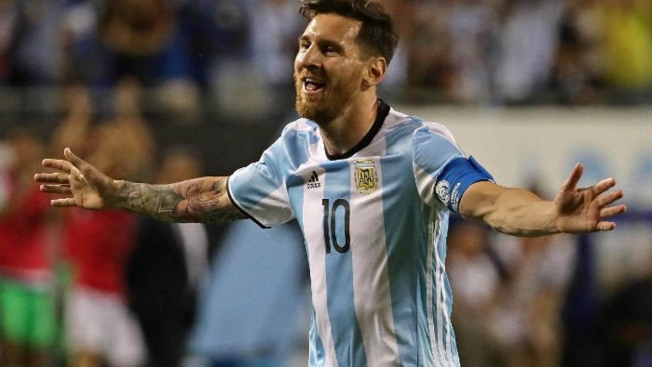 Argentinas Lionel Messi Stands Kadhim Alsahir