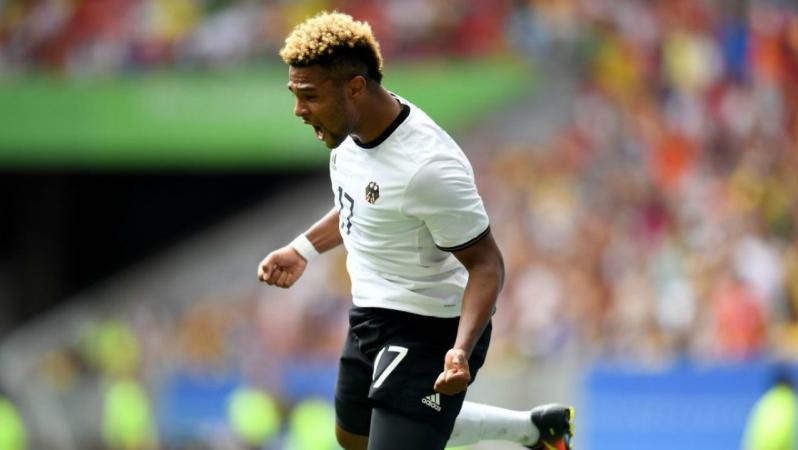 Serge Gnabry volley