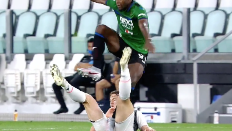 Duván Zapata Stomp on Matthjis de Ligt