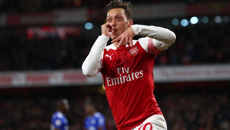 Mesut Ozil vs Leicester