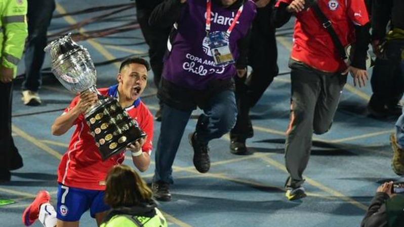 Sanchez looks to raise an English trophy with Arsenal