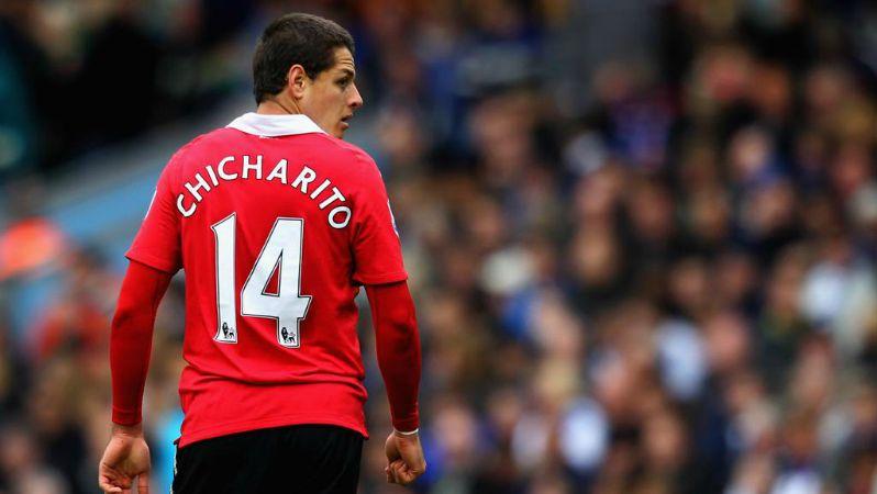 Chicharito looking over his should in a United kit.