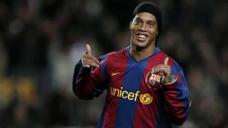 Ronaldinho, Chicharito support Cuauhtemoc Blanco for mayor
