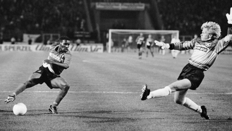 Jay-Jay Okocha scores on Oliver Kahn