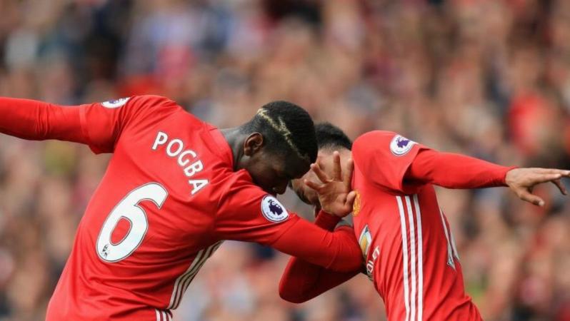 Manchester United defeat Leicester City 4-1.