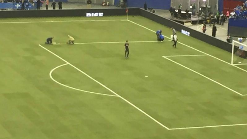 Montreal mess up the 18-yard box