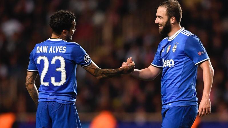 Dani Alves and Gonzalo Higuain
