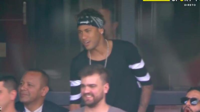 Neymar watches PSG vs. Amiens