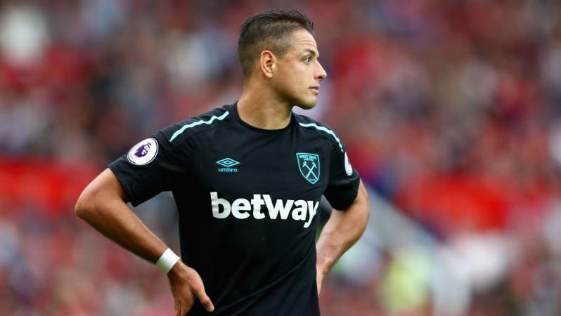 Chicharito stands, looking disappointed during his West Ham debut