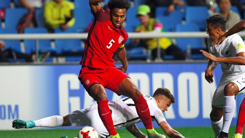 Erik Palmer-Brown Signs Contract With Manchester City