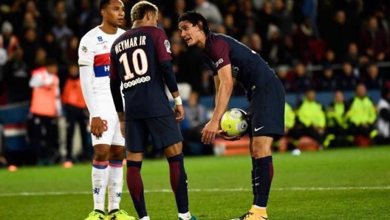 Neymar and Edinson Cavani fight