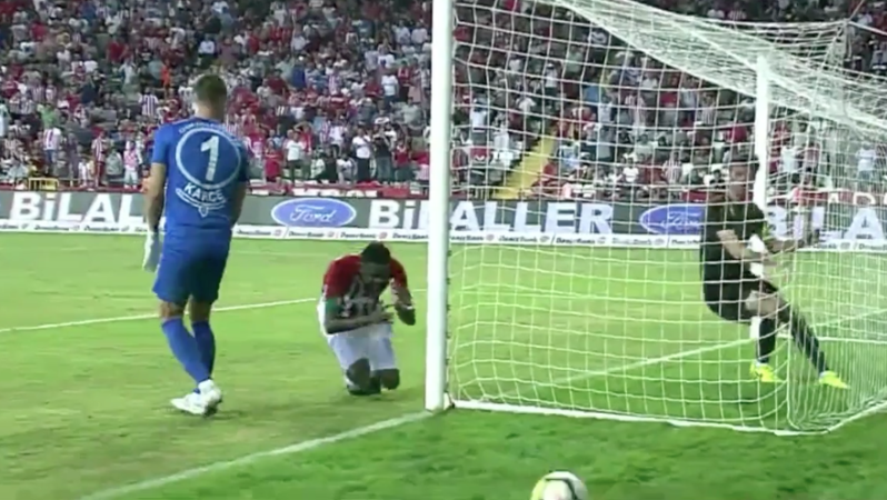 Samuel Eto'o miss