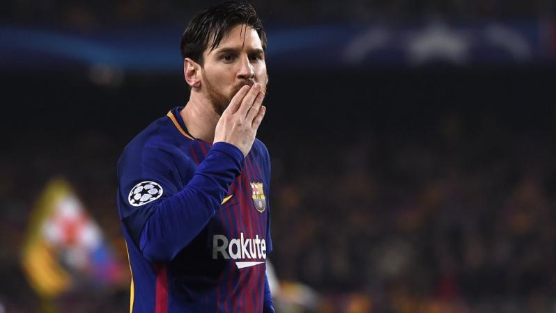 Lionel Messi nutmegs Thibaut Courtois
