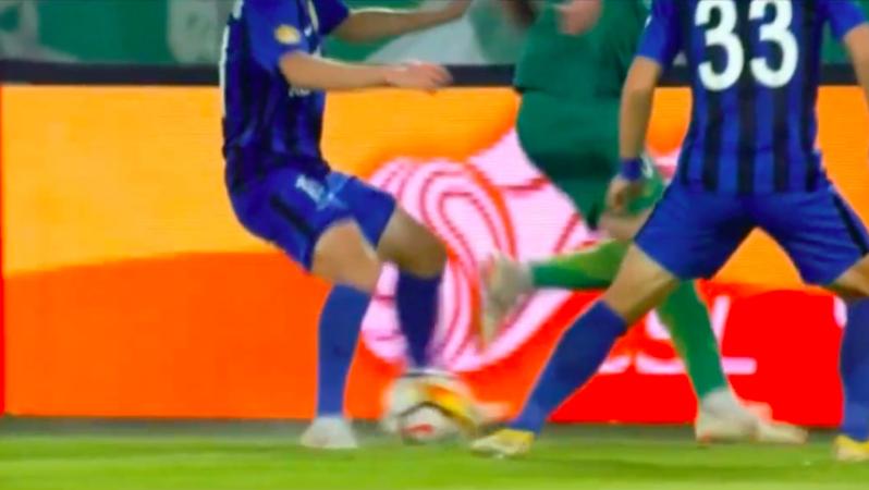 Renato Augusto nutmeg