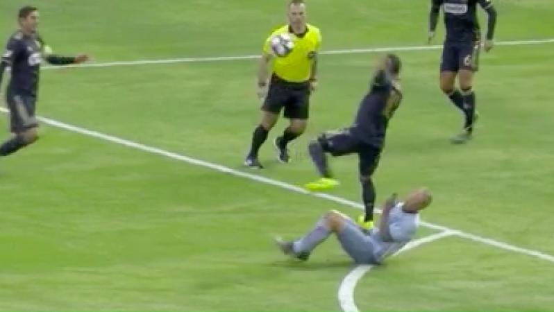 Marco Fabian red card