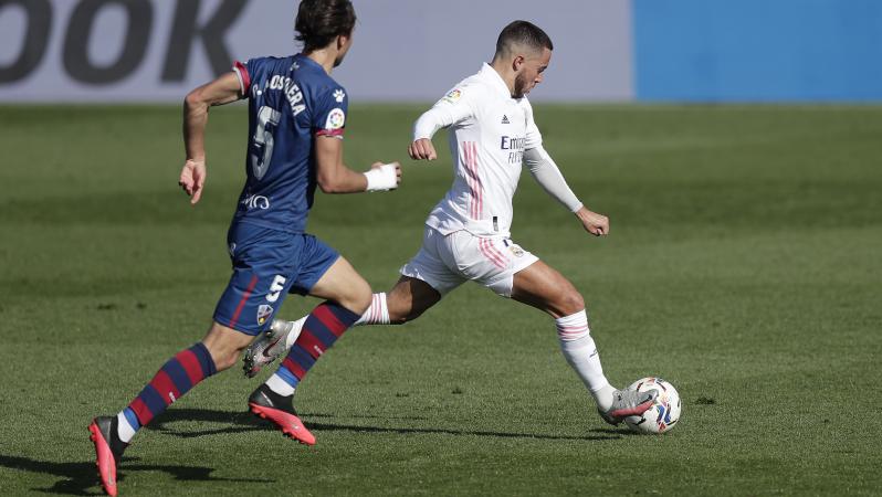 Eden Hazard Goal. Real Madrid vs Huesca Highlights