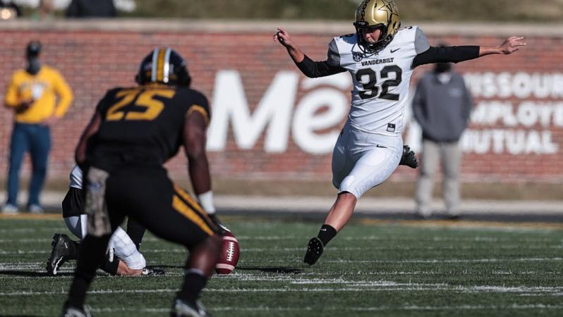 Sarah Fuller kickoff