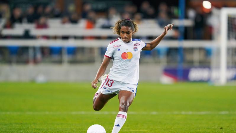 Catarina Macario signs with Lyon