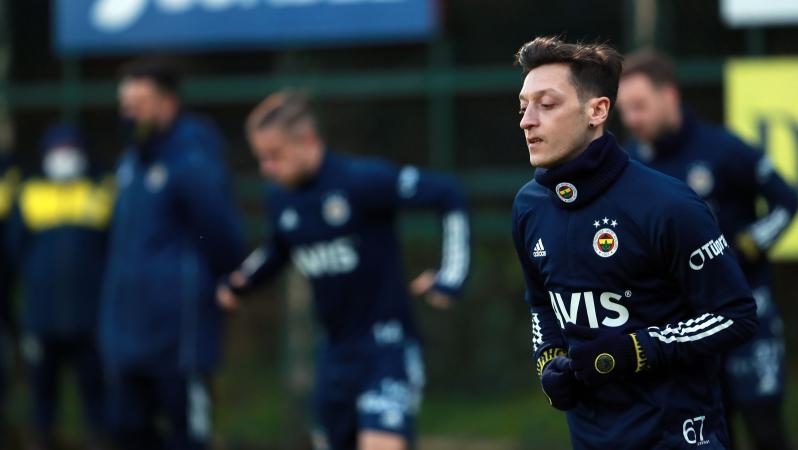 Mesut Ozil Fenerbahce squad