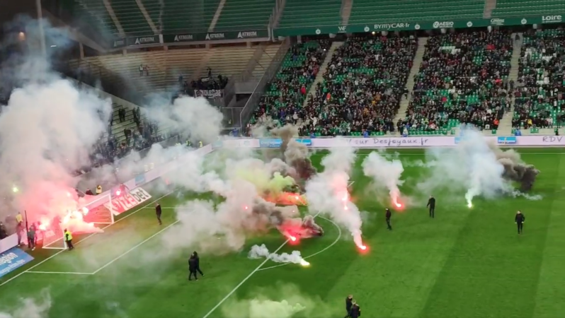 Saint-Étienne vs Angers Fans Flares