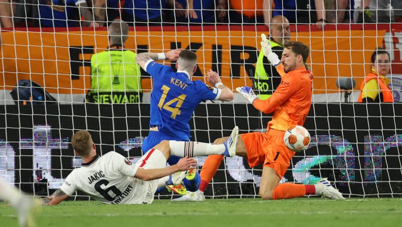 Kevin Trapp Save vs Rangers