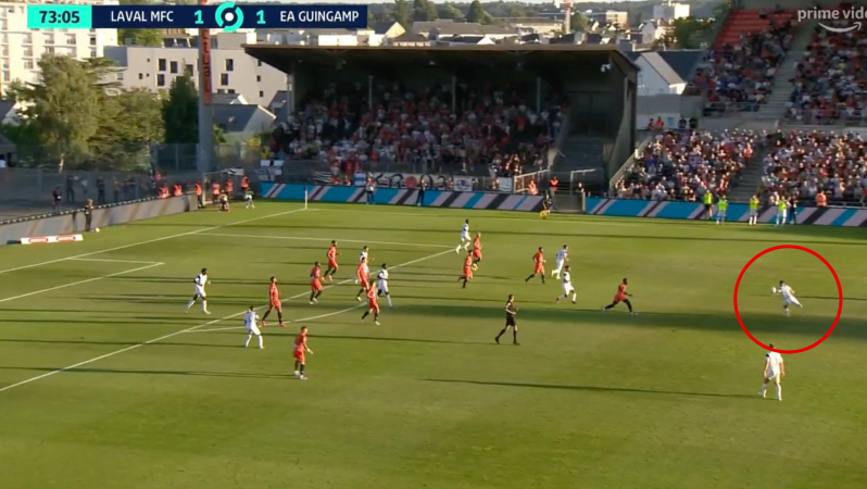 Jérémy Livolant scores an outrageous goal for Guingamp in Ligue 2 (@PVSportFR | Twitter)